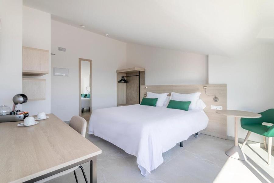 Halley Hotel & Apartments Affiliated By Melia Benidorm Kültér fotó